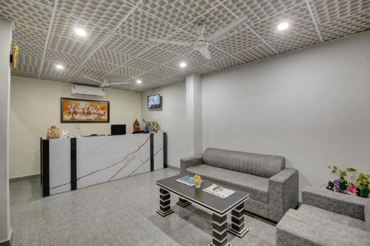 Hotel Premier Noida 135 Экстерьер фото