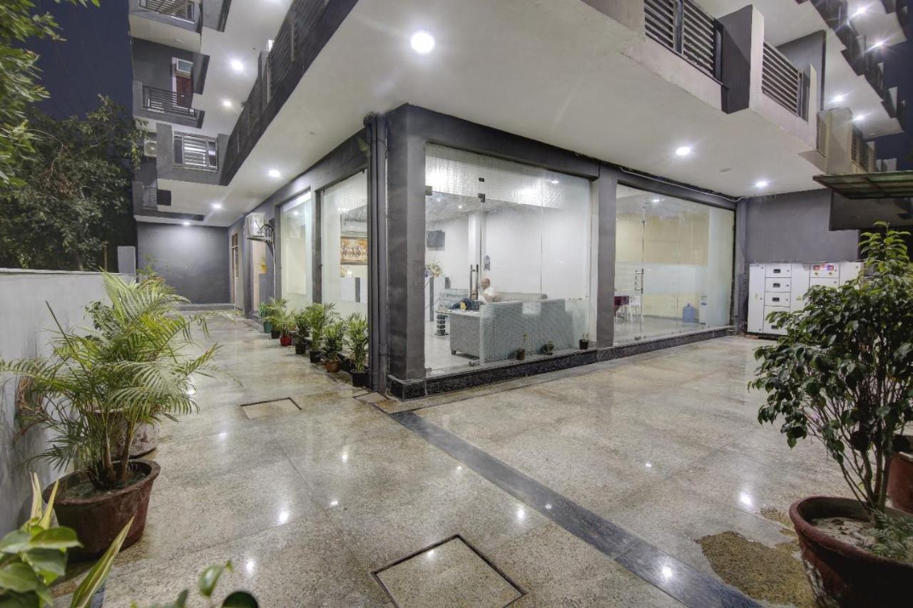 Hotel Premier Noida 135 Экстерьер фото